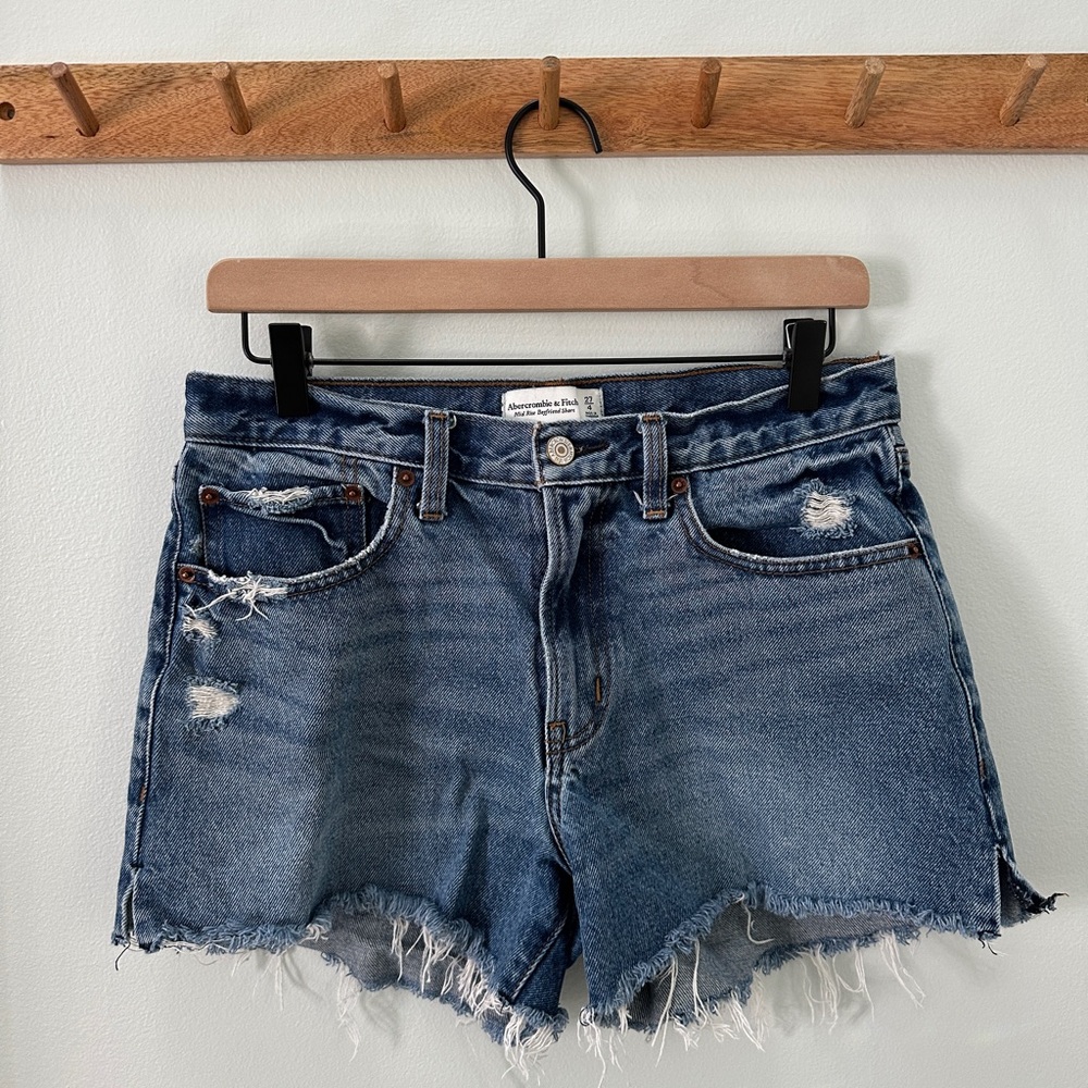 Abercrombie & Fitch Mid Rise Boyfriend Shorts